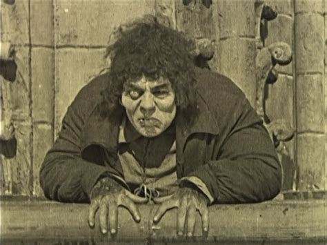 Der Glöckner von Notre Dame! Ein Meisterwerk der Stummfilmzeit mit Lon Chaney als unheimlichem Quasimodo!